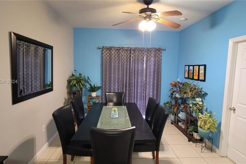 Townhouse in Cutler Bay, Florida 4 bedrooms, 159.05 sq.m. № 1377233 - photo 19