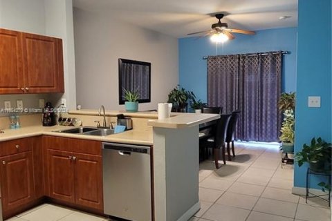 Townhouse in Cutler Bay, Florida 4 bedrooms, 159.05 sq.m. № 1377233 - photo 17