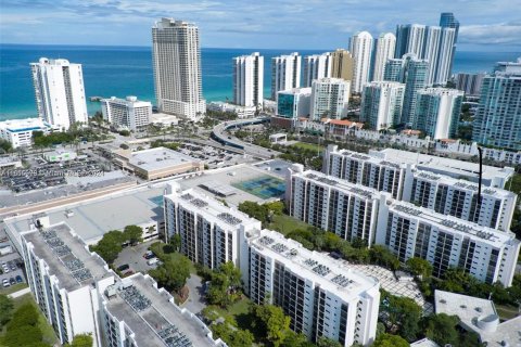 Copropriété à vendre à Sunny Isles Beach, Floride: 2 chambres, 83.05 m2 № 1377191 - photo 22