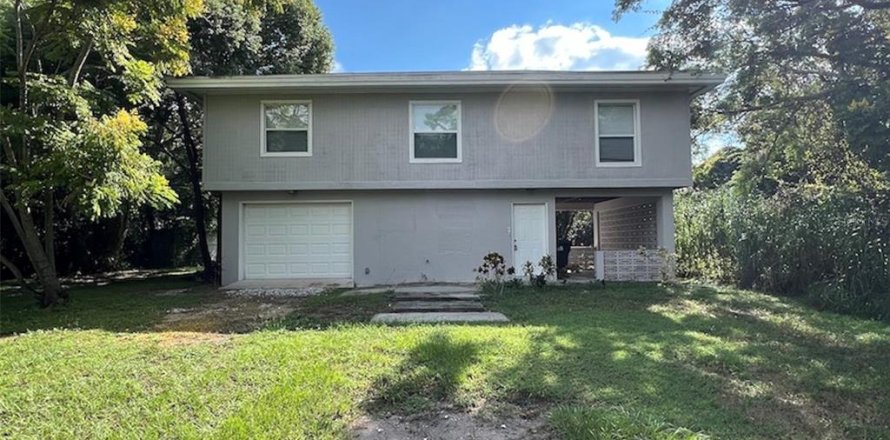 House in Orlando, Florida 4 bedrooms, 215.25 sq.m. № 1394014