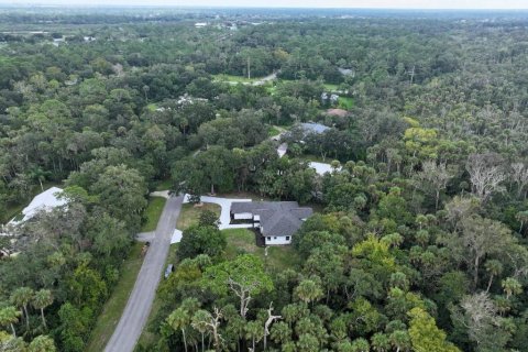 House in New Smyrna Beach, Florida 5 bedrooms, 246.01 sq.m. № 1393883 - photo 10