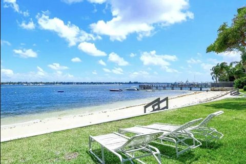 Condo in West Palm Beach, Florida, 2 bedrooms  № 1154251 - photo 4