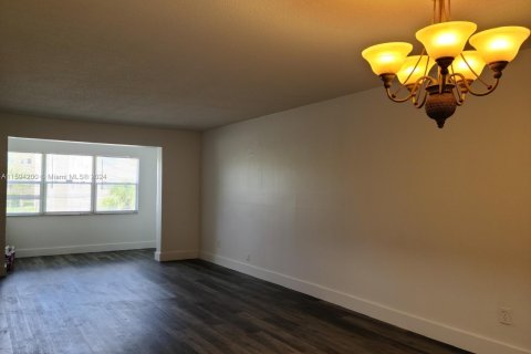 Condo in Lauderdale Lakes, Florida, 1 bedroom  № 1186094 - photo 3