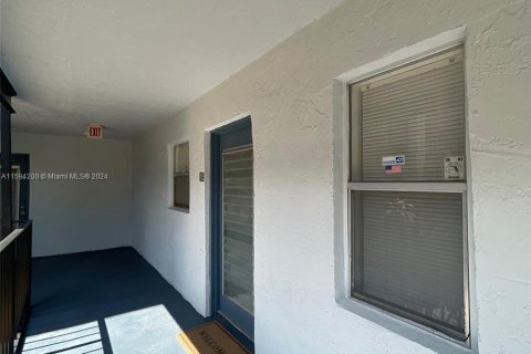 Copropriété à vendre à Lauderdale Lakes, Floride: 1 chambre, 69.49 m2 № 1186094 - photo 1