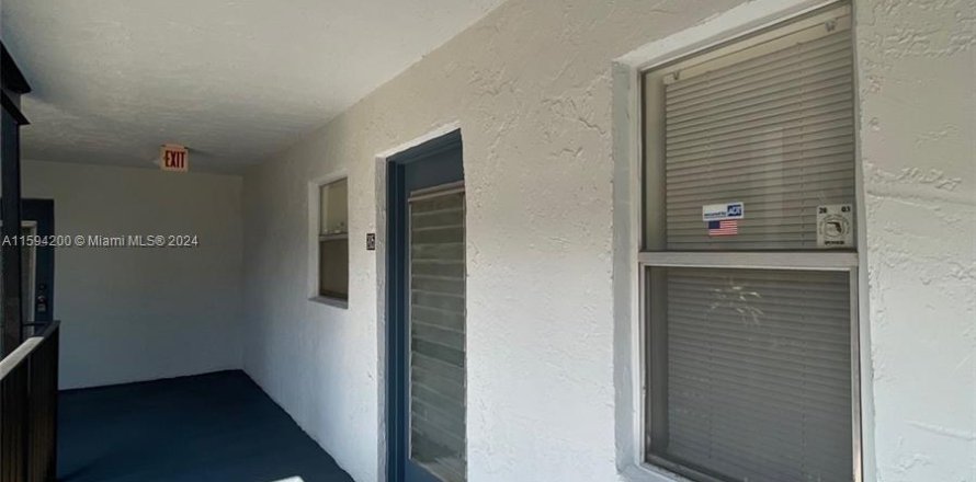 Condominio en Lauderdale Lakes, Florida, 1 dormitorio  № 1186094