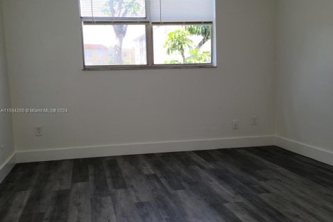 Condominio en venta en Lauderdale Lakes, Florida, 1 dormitorio, 69.49 m2 № 1186094 - foto 6