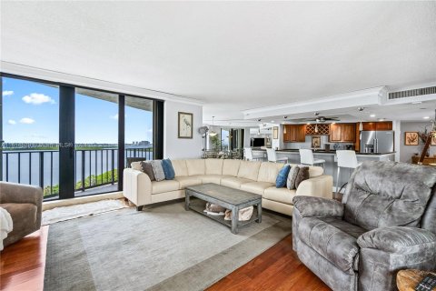 Condominio en venta en Riviera Beach, Florida, 2 dormitorios, 135.36 m2 № 1237857 - foto 9