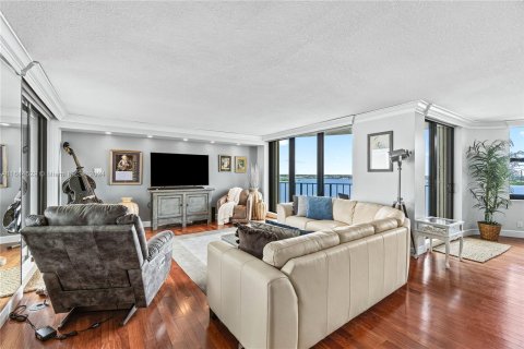 Condominio en venta en Riviera Beach, Florida, 2 dormitorios, 135.36 m2 № 1237857 - foto 1