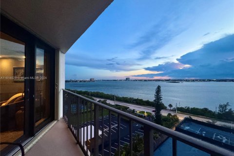 Condominio en venta en Riviera Beach, Florida, 2 dormitorios, 135.36 m2 № 1237857 - foto 3