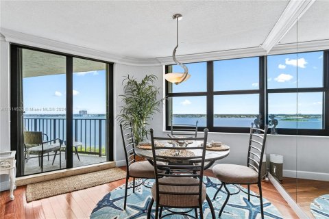 Condominio en venta en Riviera Beach, Florida, 2 dormitorios, 135.36 m2 № 1237857 - foto 10