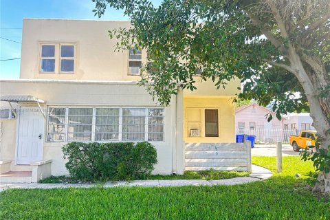 Villa ou maison à louer à Hollywood, Floride: 2 chambres, 190.64 m2 № 1345795 - photo 7