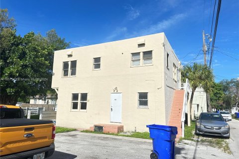 Villa ou maison à louer à Hollywood, Floride: 2 chambres, 190.64 m2 № 1345795 - photo 1