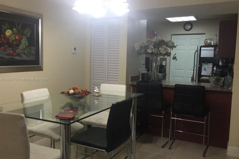 Apartamento en alquiler en Miami, Florida, 2 dormitorios, 85.19 m2 № 1345762 - foto 6