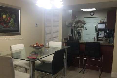 Apartamento en alquiler en Miami, Florida, 2 dormitorios, 85.19 m2 № 1345762 - foto 4