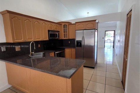 Casa en alquiler en Hialeah Gardens, Florida, 3 dormitorios, 104.98 m2 № 1345764 - foto 15