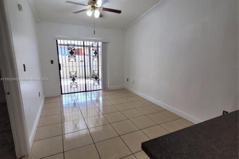 House in Hialeah Gardens, Florida 3 bedrooms, 104.98 sq.m. № 1345764 - photo 18