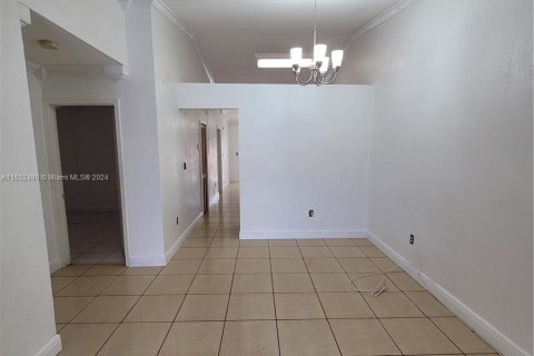 Casa en alquiler en Hialeah Gardens, Florida, 3 dormitorios, 104.98 m2 № 1345764 - foto 5