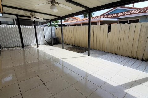 Casa en alquiler en Hialeah Gardens, Florida, 3 dormitorios, 104.98 m2 № 1345764 - foto 19