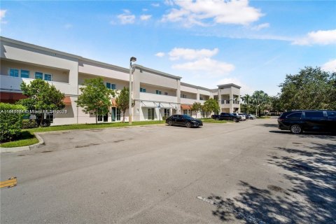 Commercial property in Miramar, Florida № 1330388 - photo 2