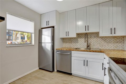 Condo in Margate, Florida, 1 bedroom  № 1292167 - photo 5