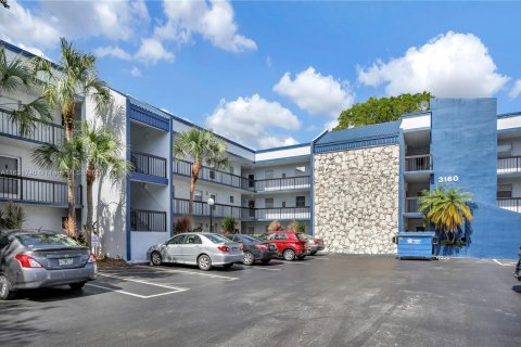 Condo in Margate, Florida, 1 bedroom  № 1292167 - photo 1