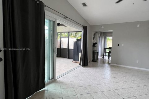 Casa en alquiler en Miramar, Florida, 3 dormitorios, 102.01 m2 № 1351746 - foto 6