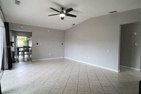 House in Miramar, Florida 3 bedrooms, 102.01 sq.m. № 1351746 - photo 5