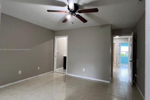 House in Miramar, Florida 3 bedrooms, 102.01 sq.m. № 1351746 - photo 11