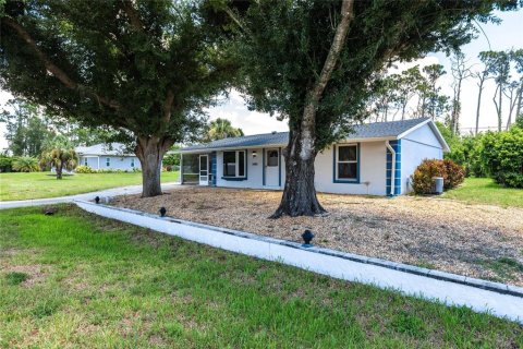 Villa ou maison à vendre à Port Charlotte, Floride: 2 chambres, 124.4 m2 № 1287457 - photo 1