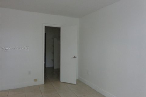 Condominio en venta en North Miami, Florida, 1 dormitorio, 62.52 m2 № 741457 - foto 8