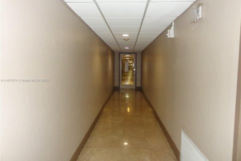 Condominio en venta en North Miami, Florida, 1 dormitorio, 62.52 m2 № 741457 - foto 28