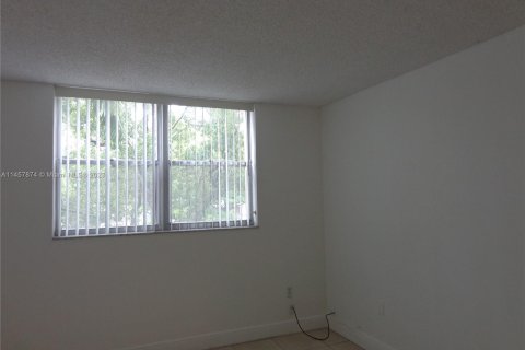 Condominio en venta en North Miami, Florida, 1 dormitorio, 62.52 m2 № 741457 - foto 15