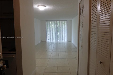 Condominio en venta en North Miami, Florida, 1 dormitorio, 62.52 m2 № 741457 - foto 21