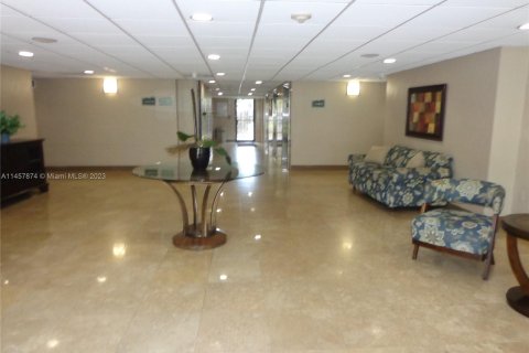 Condominio en venta en North Miami, Florida, 1 dormitorio, 62.52 m2 № 741457 - foto 27