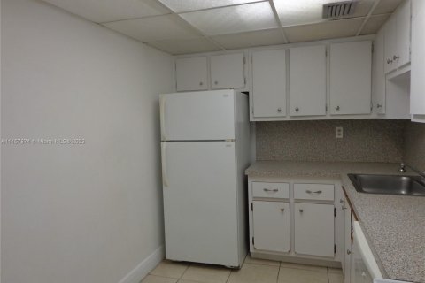 Condominio en venta en North Miami, Florida, 1 dormitorio, 62.52 m2 № 741457 - foto 4