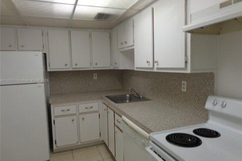 Condominio en venta en North Miami, Florida, 1 dormitorio, 62.52 m2 № 741457 - foto 3