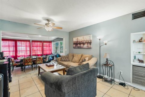 Villa ou maison à vendre à Deltona, Floride: 2 chambres, 65.03 m2 № 1350014 - photo 6