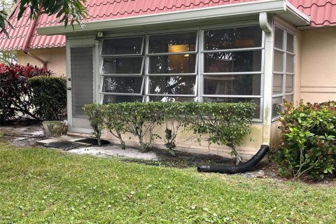 House in Lake Worth, Florida 2 bedrooms, 101.08 sq.m. № 925399 - photo 6