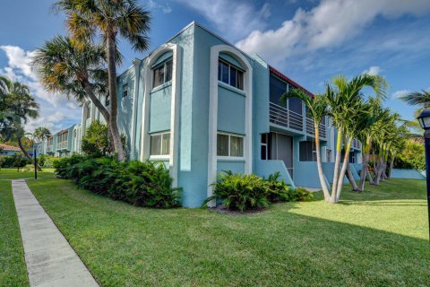 Condominio en venta en Lake Worth, Florida, 1 dormitorio, 79.99 m2 № 195188 - foto 1