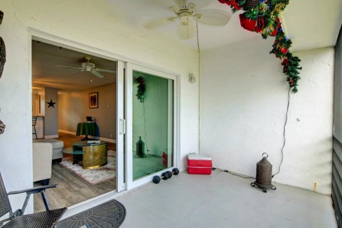 Condominio en venta en Lake Worth, Florida, 1 dormitorio, 79.99 m2 № 195188 - foto 2
