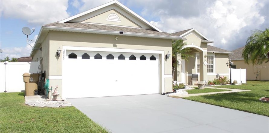 Casa en Kissimmee, Florida 4 dormitorios, 174.1 m2 № 1349447