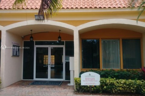 Condominio en venta en Hialeah, Florida, 2 dormitorios, 131.64 m2 № 1328875 - foto 3