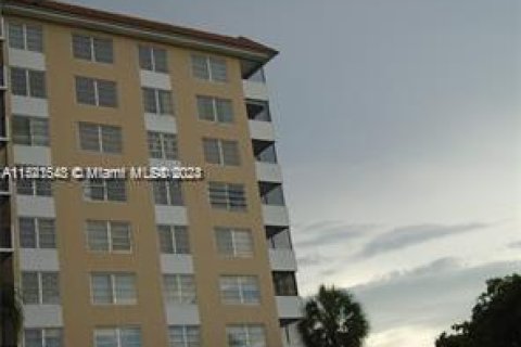 Condo in Lauderhill, Florida, 2 bedrooms  № 1329440 - photo 5