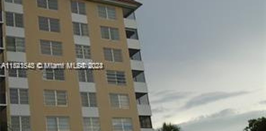 Condo in Lauderhill, Florida, 2 bedrooms  № 1329440