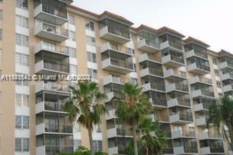 Condo in Lauderhill, Florida, 2 bedrooms  № 1329440 - photo 8