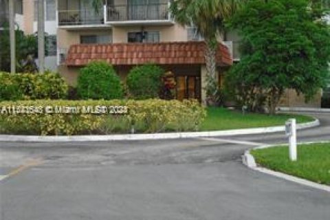 Condo in Lauderhill, Florida, 2 bedrooms  № 1329440 - photo 4