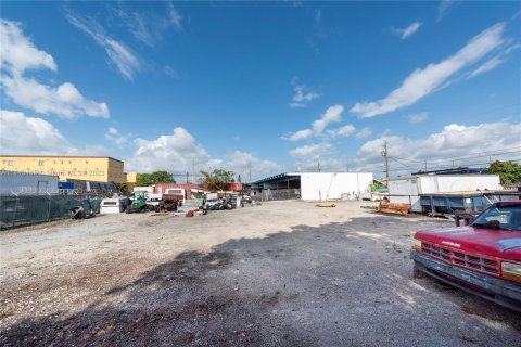 Commercial property in Hollywood, Florida № 680520 - photo 2