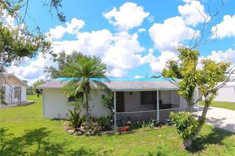 Casa en venta en Port Charlotte, Florida, 3 dormitorios, 87.89 m2 № 536399 - foto 2