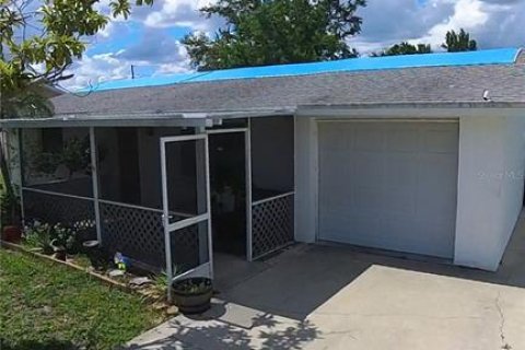 Casa en venta en Port Charlotte, Florida, 3 dormitorios, 87.89 m2 № 536399 - foto 1