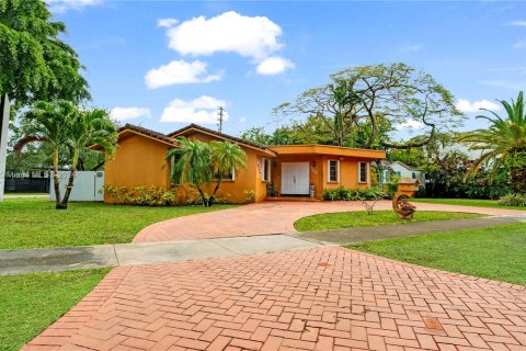 House in Miami Springs, Florida 3 bedrooms, 157 sq.m. № 1162343 - photo 4